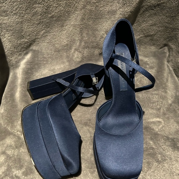Charles & Keith Navy Platform Heels - Picture 2 of 4